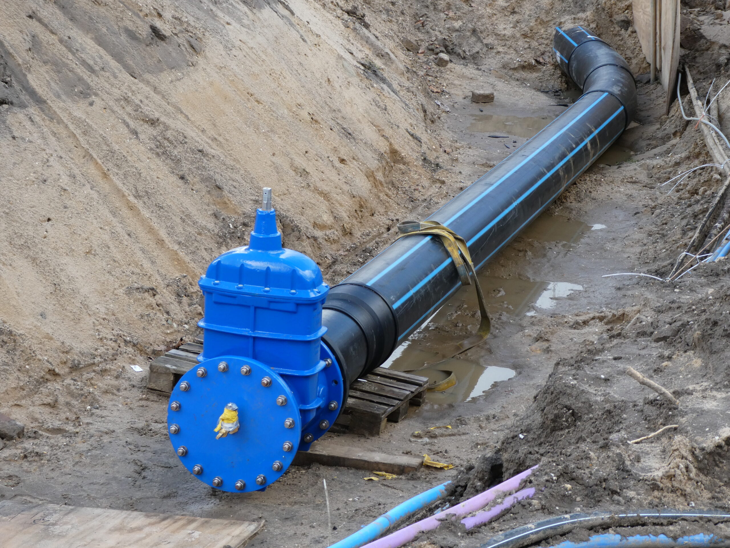 Waterleidingbreuk in Apeldoorn legt tientallen huishoudens zonder water